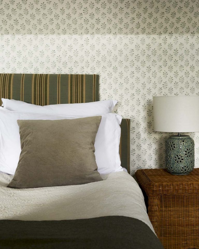 Room 20 bed detail Kinloch 137 768x960