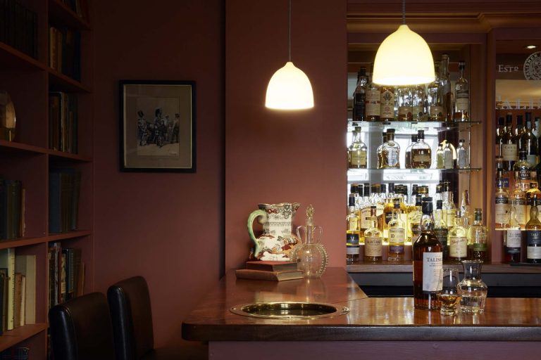 Whisky Bar Corner Bar 768x512